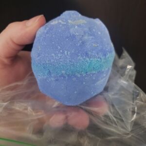 Snowcake Scented Lush SILENT NIGHT bathbomb CHRISTMAS 2025